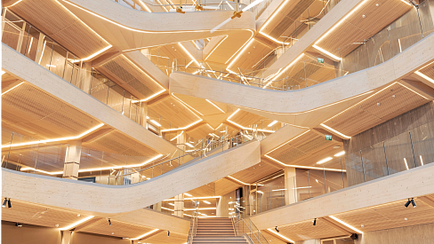 Лестница внутри здания